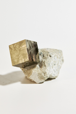 Пирит на породе L