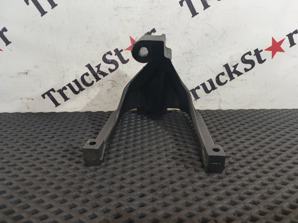 Кронштейн двигателя 2018г