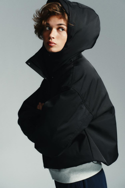 ZARA ВОДОНЕПРОНИЦАЕМАЯ ВЕТРОЗАЩИТНАЯ КУРТКА С КАПЮШОНОМ, ЧЕРНЫЙ