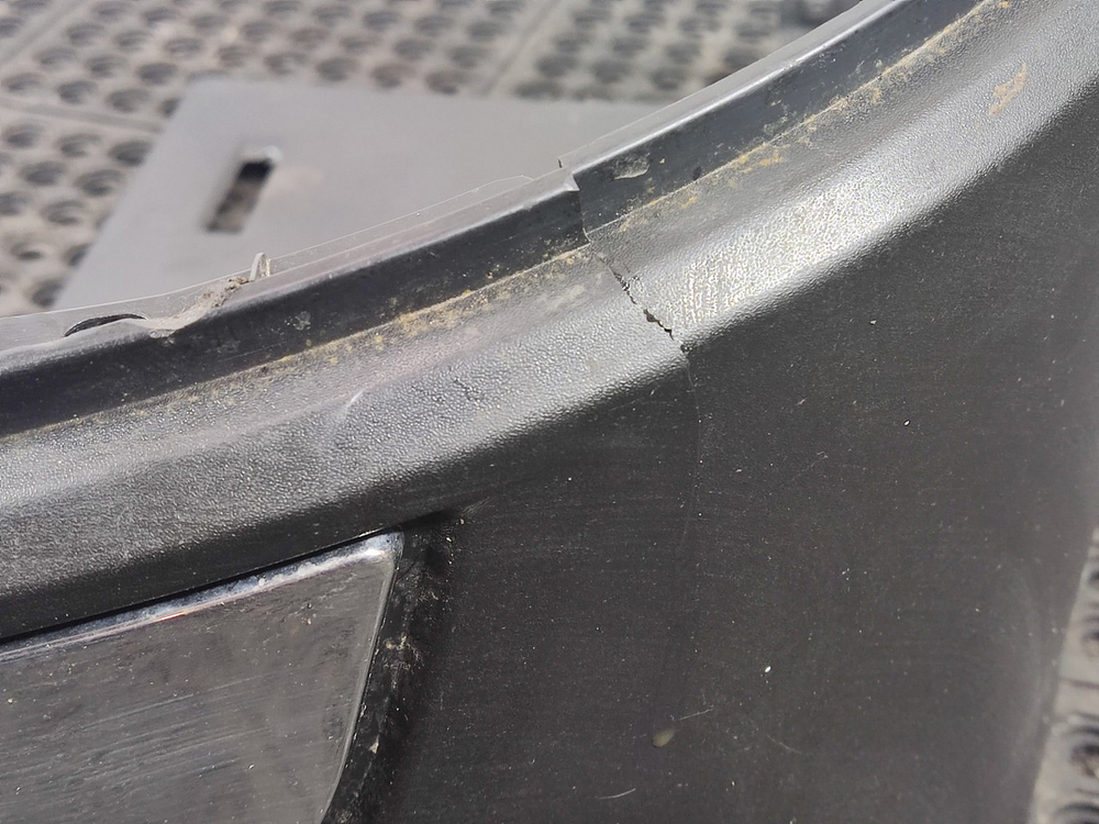 Угол бампера левый 2020г.