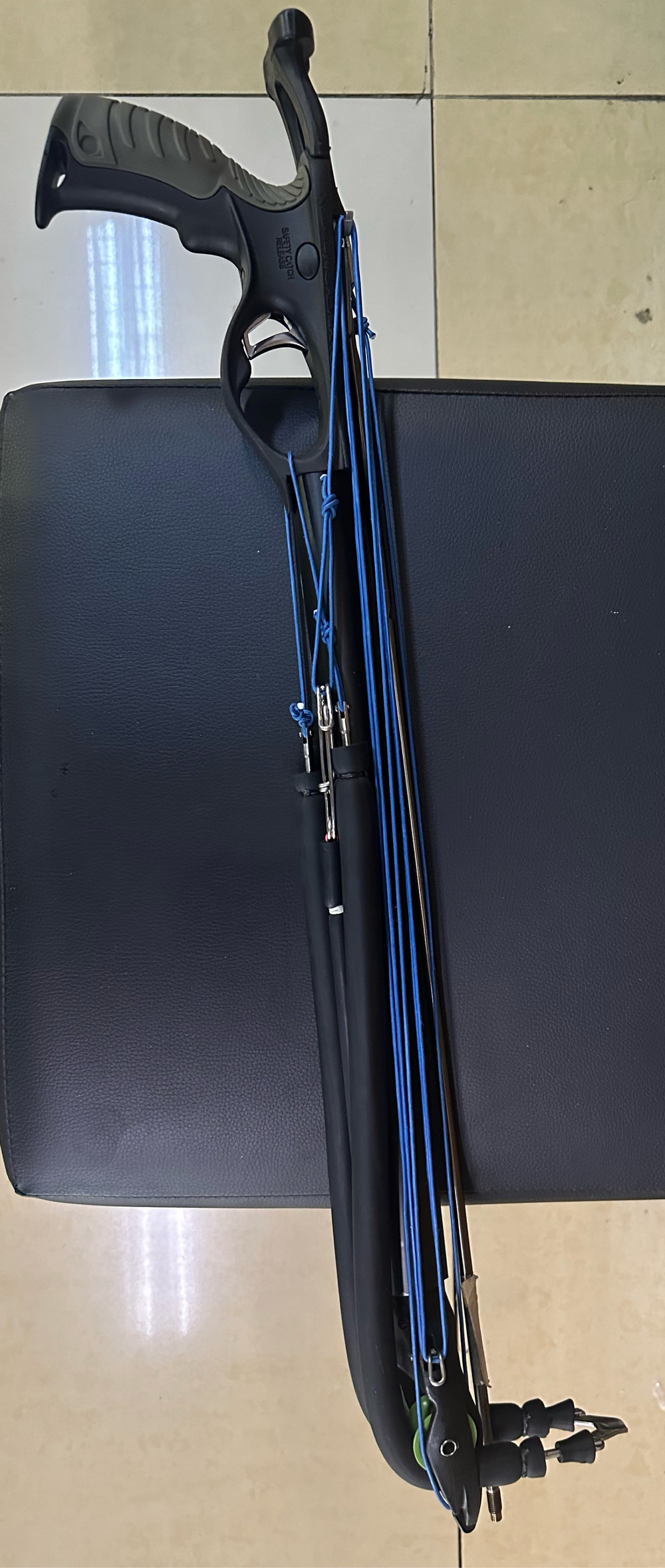 Роликовый арбалет для подводной охоты