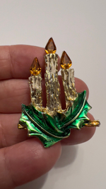 Новогодняя брошь три свечи