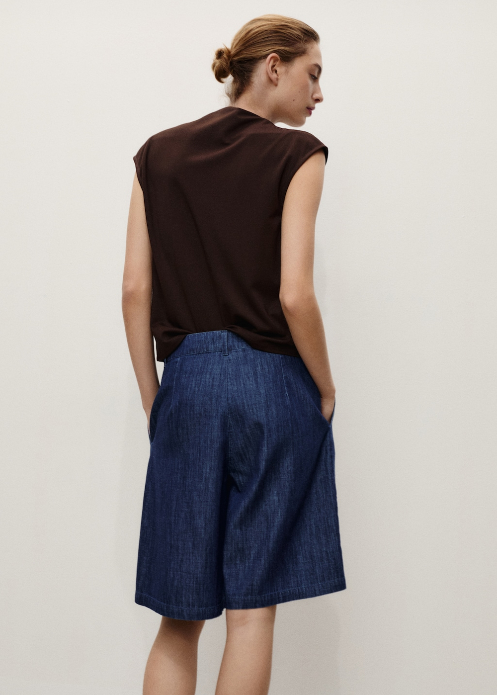 Прямые джинсовые бермуды с эффектом потертости