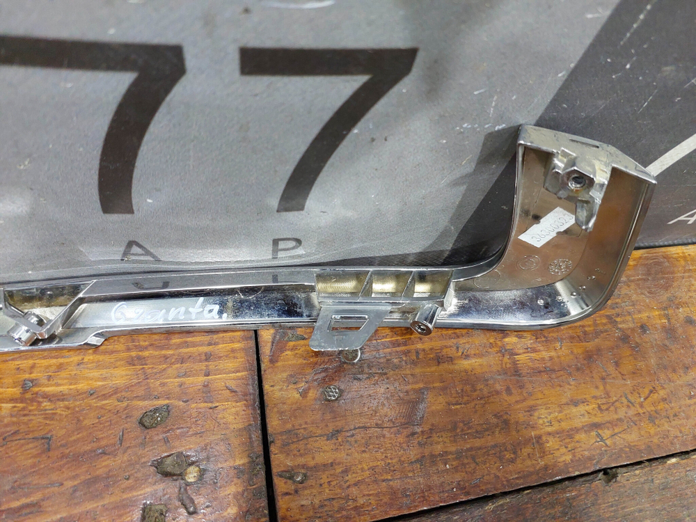 Молдинг переднего бампера правый LADA Granta 18-нв Б/У Оригинал 8450100990