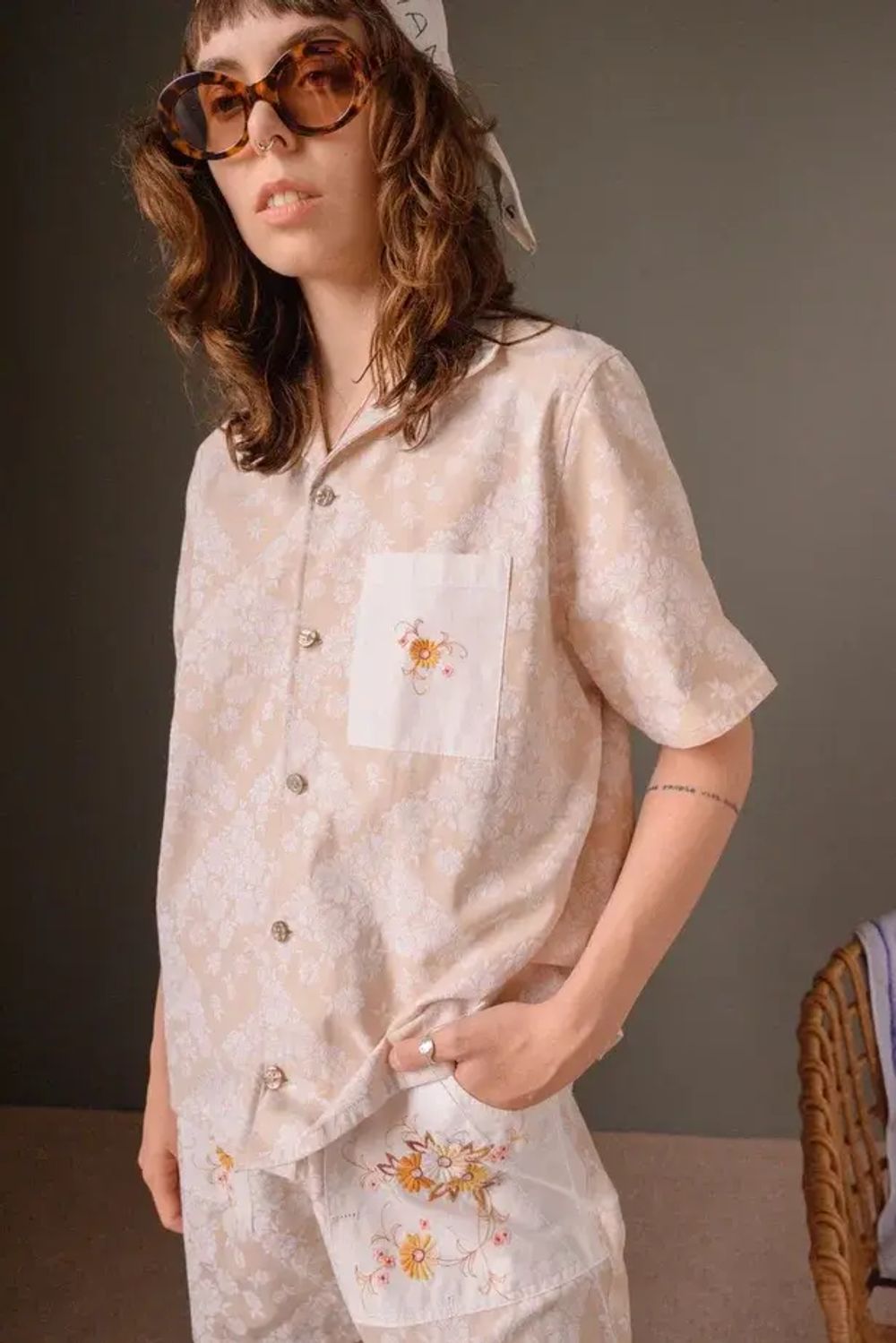 Рубашка Soeurs с Цветами на Карманах белая