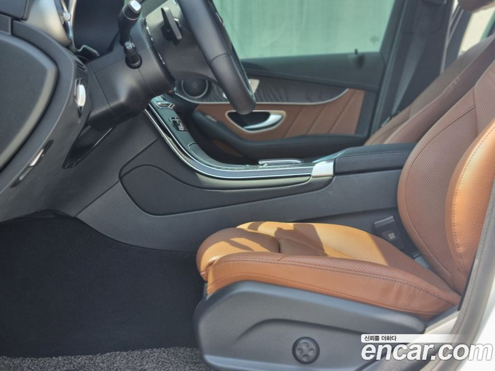 Mercedes-Benz GLC-Class X253 GLC300e 4MATIC Coupe Premium 패키지 (04.2023)