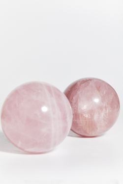 Шар из розового кварца S