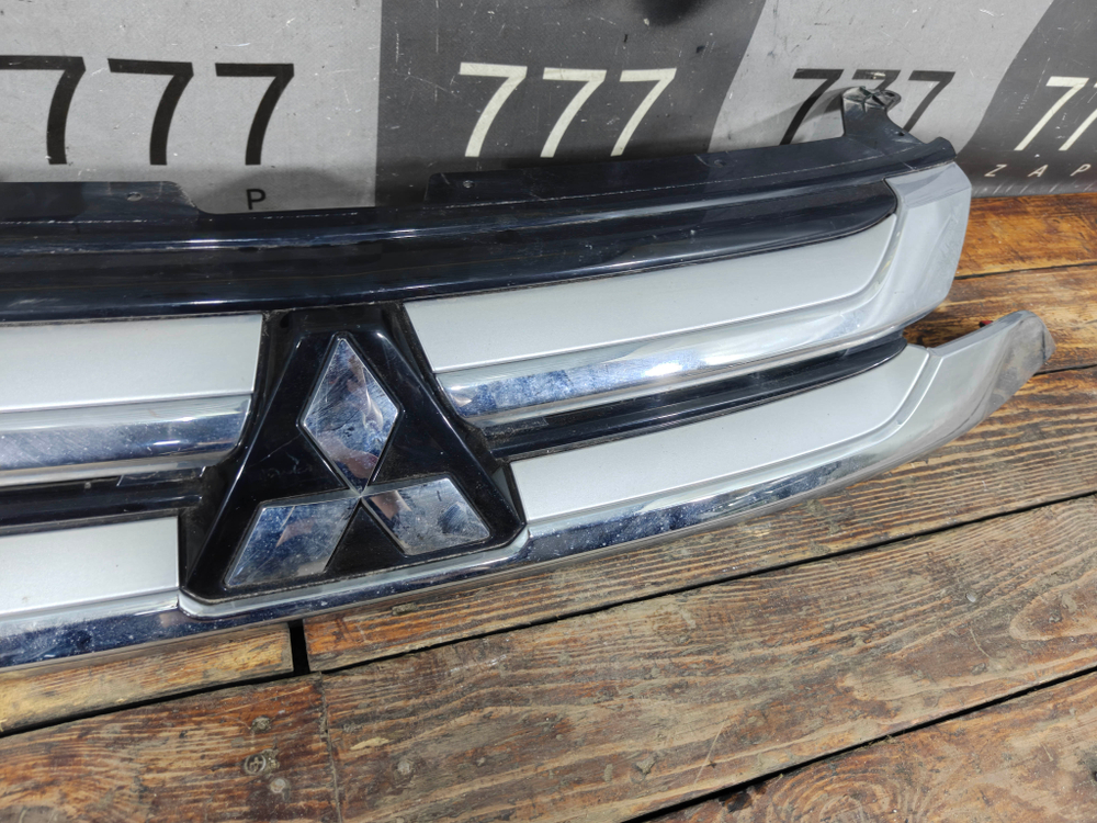 Решетка радиатора Mitsubishi Outlander 3 15-18 Б/У Оригинал 7450A967
