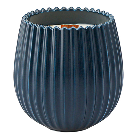 Свеча ароматическая Nutmeg Leather & Vanilla Tkano Edge синяя 60ч