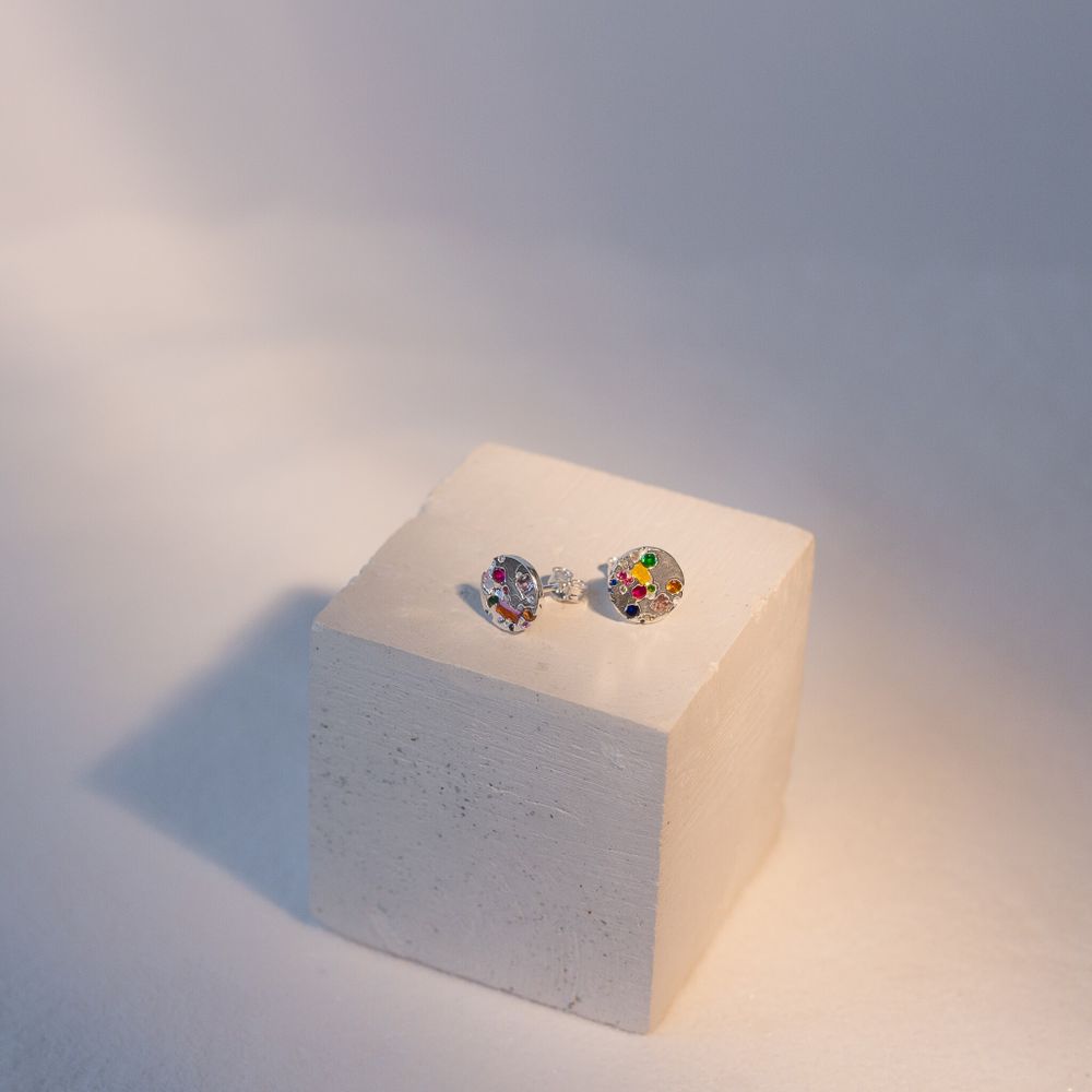 Серьги вплавленные камни цветные