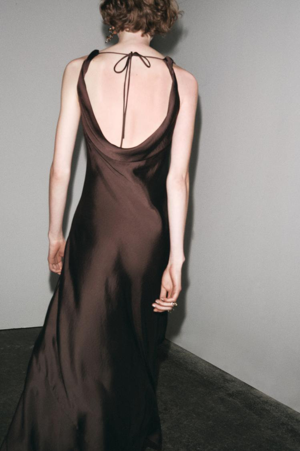 ZARA ДЛИННОЕ АТЛАСНОЕ ПЛАТЬЕ ИЗ КОЛЛЕКЦИИ ZW, КОРИЧНЕВЫЙ