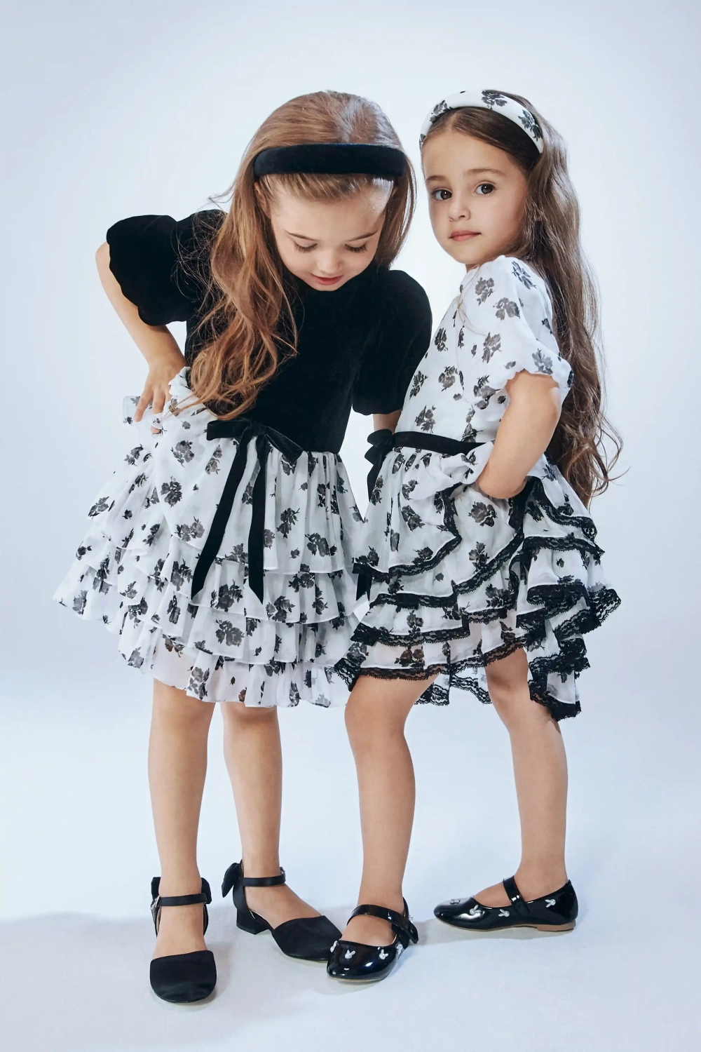 Noemi, ободок детский из черного атласа с цветочным принтом