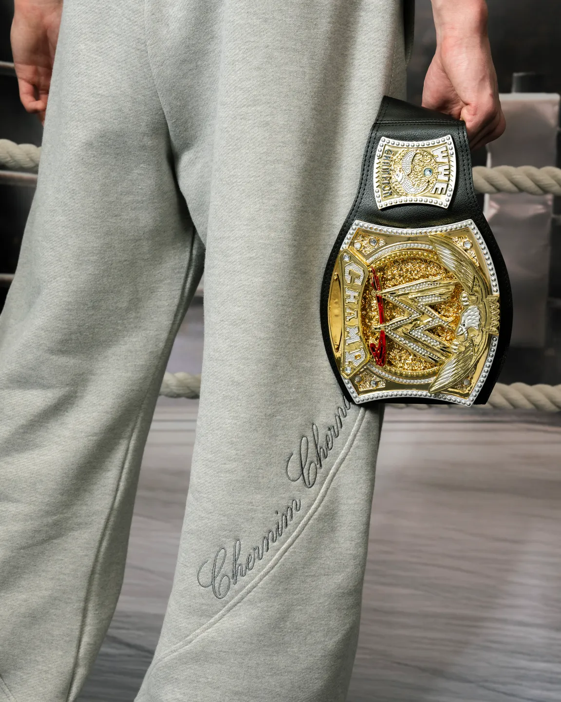 Серые брюки 