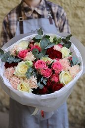 Букет №9 (розы, гвоздики, кустовые розы, эвкалипт)