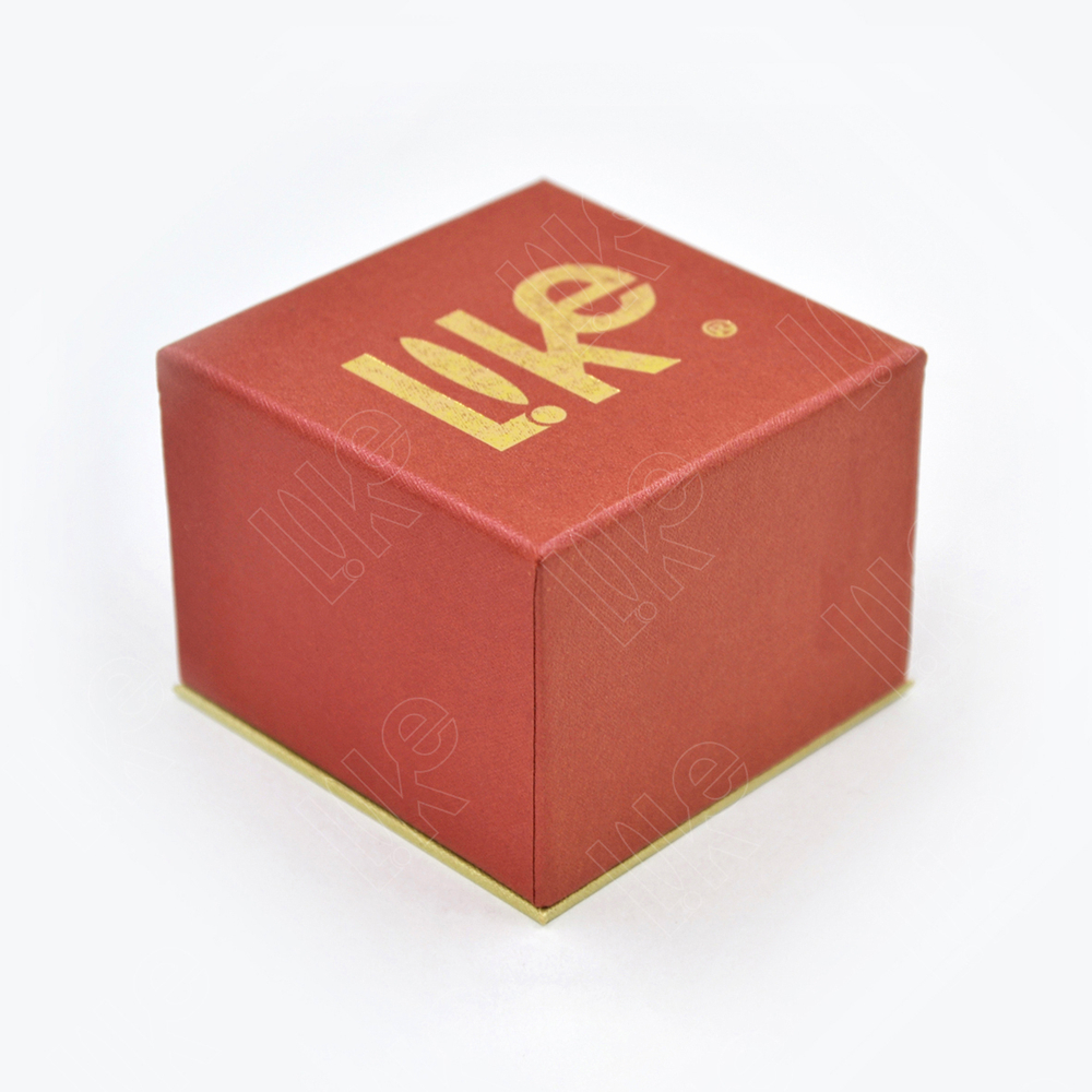 Футляр картонный «Фристайл» под серьги и подвеску.