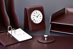 ЧАСЫ D103 на подставке BUVARDO LUX из кожи Full Grain Bologna Brown