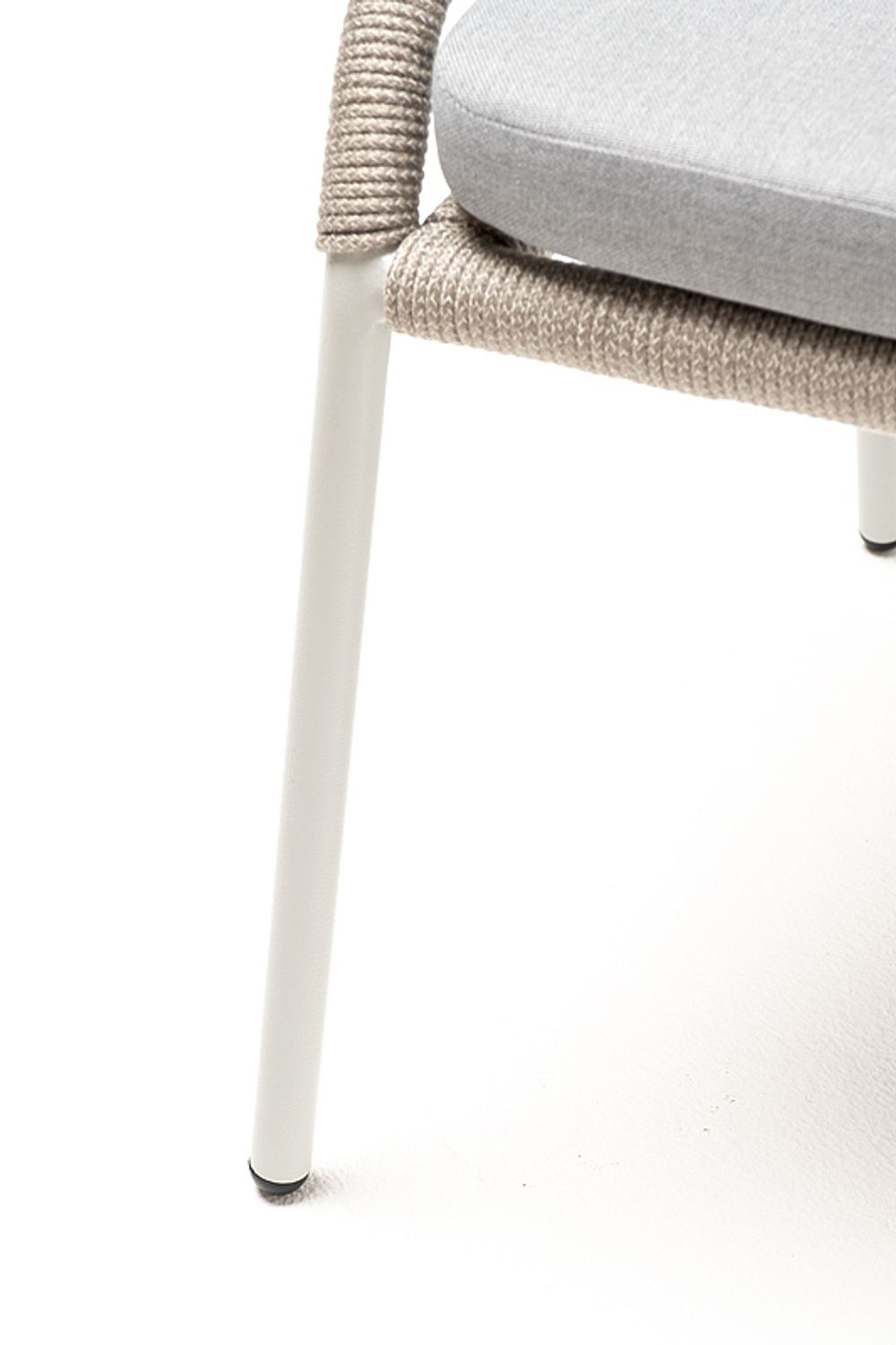 "Милан" стул плетеный из роупа, каркас алюминий светло-серый (RAL7035) муар, роуп серый меланж круглый, ткань светло-серая