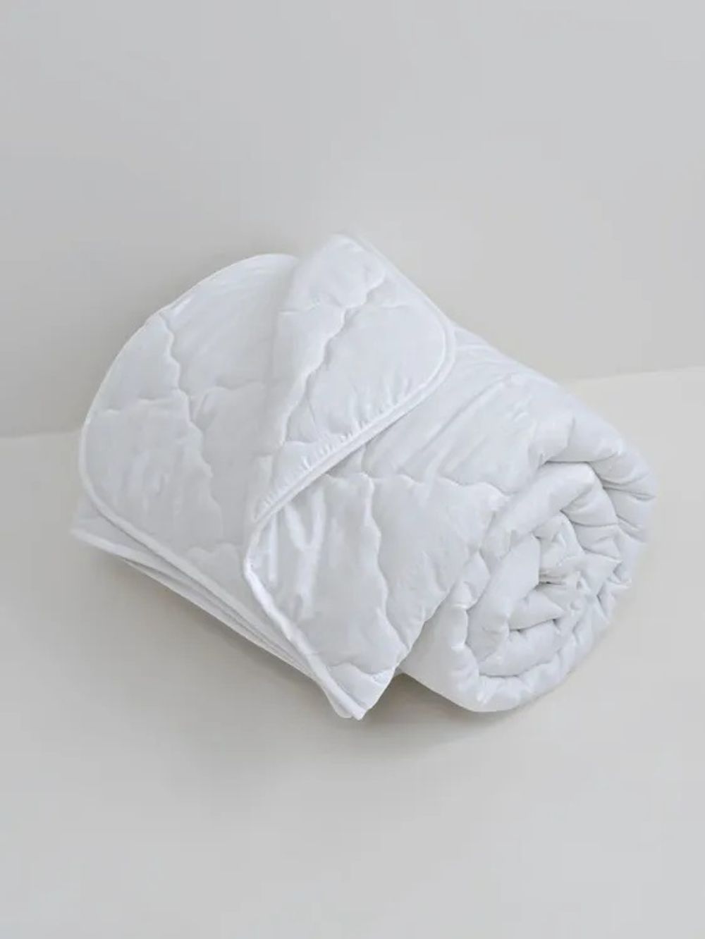 Одеяло всесезонное окантованное, Евро (220*205), микрофибра (150 г/м2)