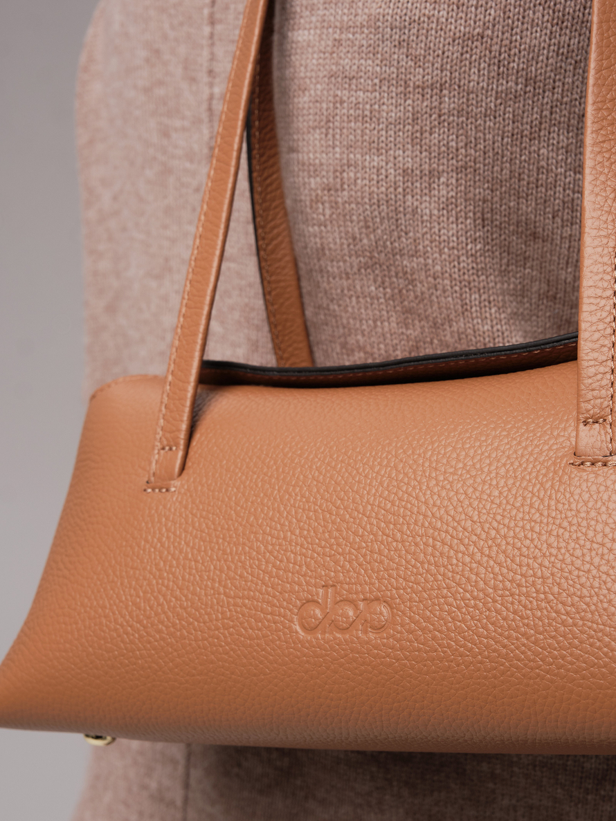 Женская кожаная сумка DBR 31127 оранжевый миндаль