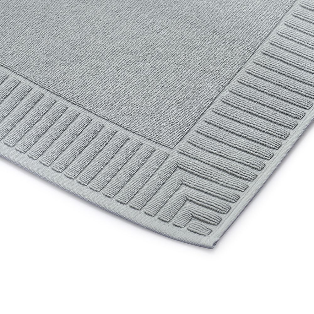 Коврик для ванной с фактурным бортиком светло-серого цвета из коллекции Essential, 50x80 см