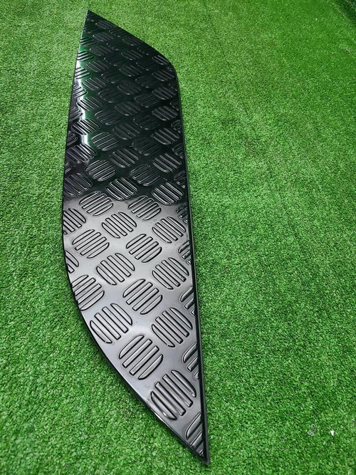 Накладка капота правая LR Defender 2 L663 (19-нв)