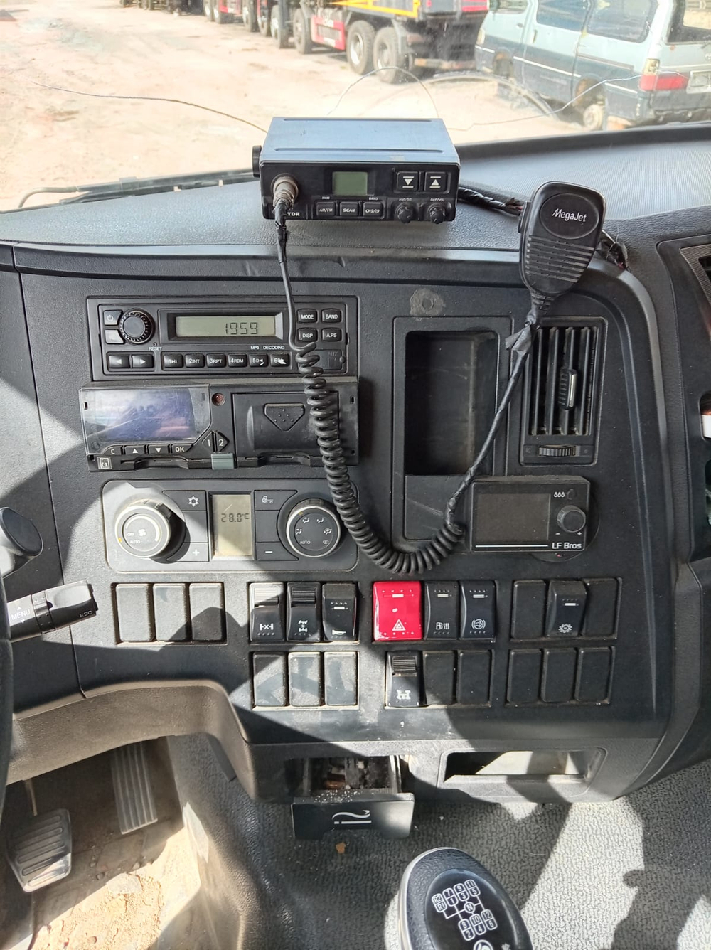 Shacman (Shaanxi) SX* 8x4 Самосвал SX33186T366 (Дизельный, 11,6 л, 369 л.с., МТ)