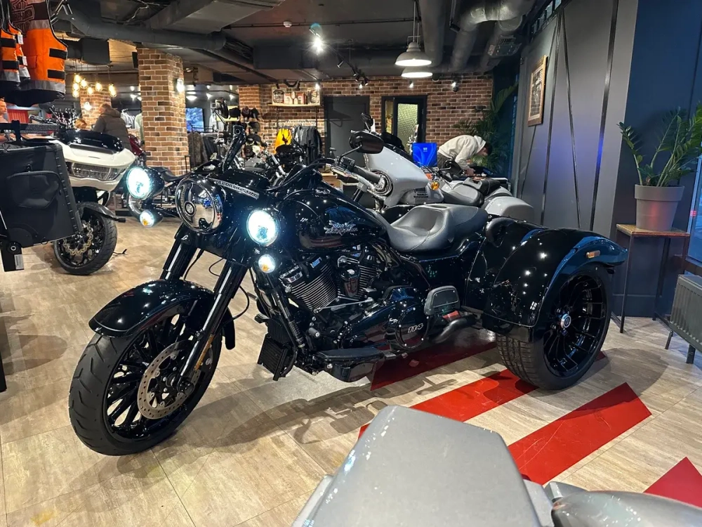 Harley-Davidson Freewheeler Black/Black 2023