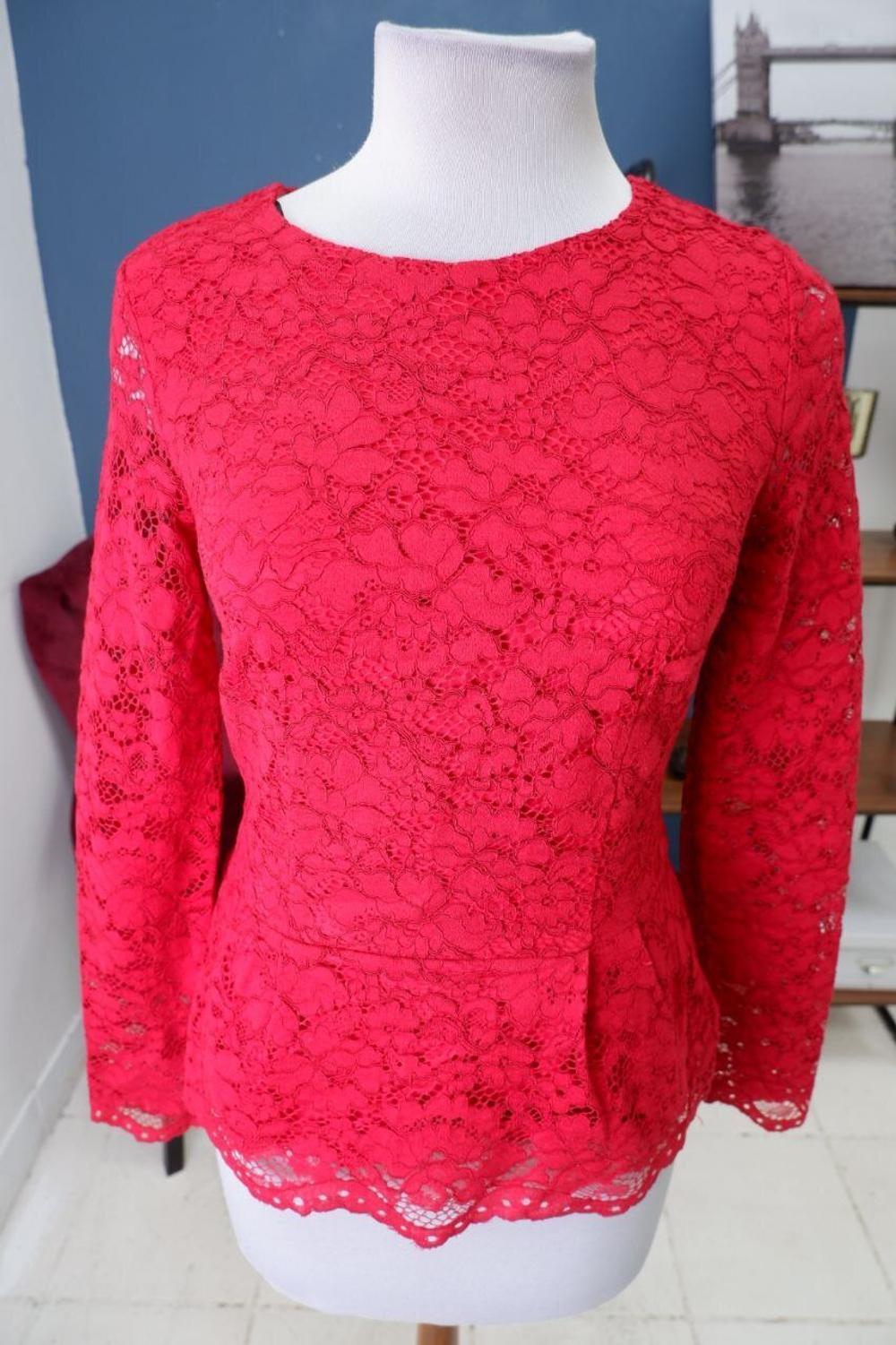 Блузка Zolla красная с кружевом 44 размер