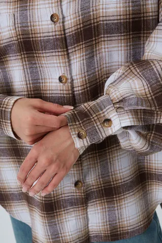 Рубашка из фланели бежевого цвета в клетку