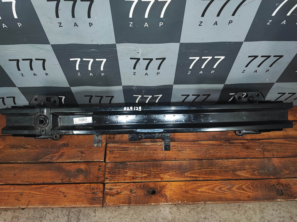 Усилитель переднего бампера Hyundai Staria (US4) 21-нв Б/У Оригинал 64900CG000