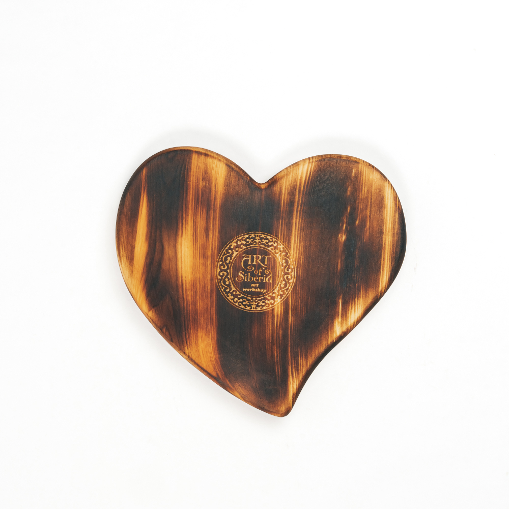 Менажница из кедра для подачи блюд и закусок с гравировкой "Listen to your heart"