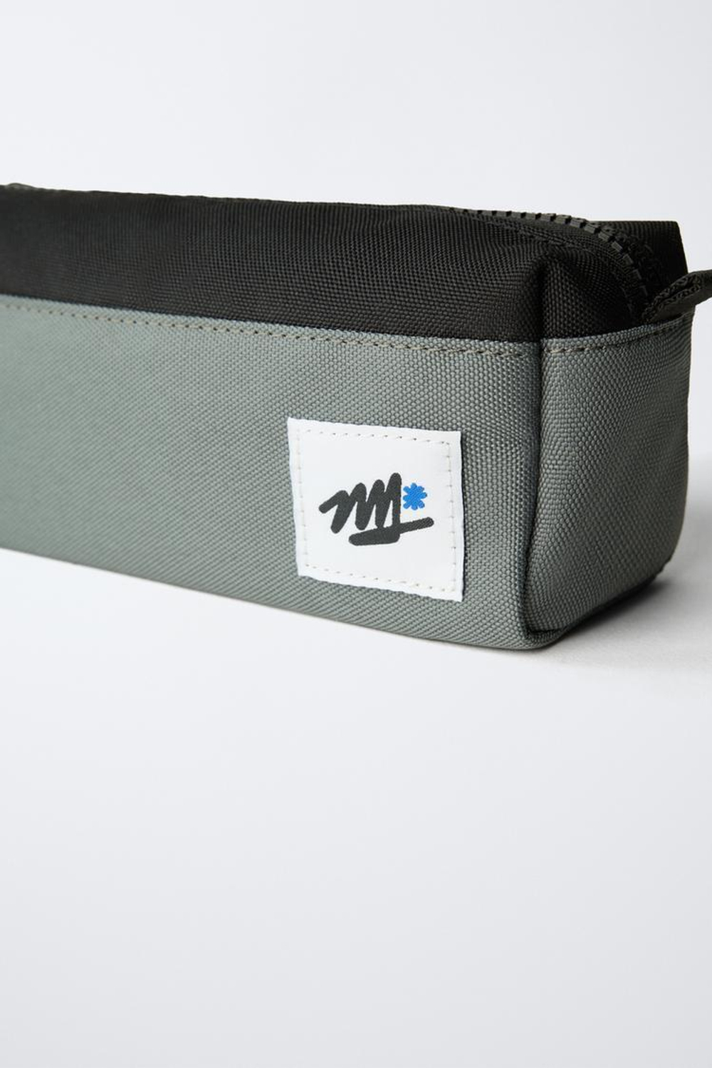 ZARA БАЗОВЫЙ ШКОЛЬНЫЙ ПЕНАЛ, СЕРЫЙ