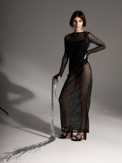 Прозрачное платье в пайетку с длинными рукавами