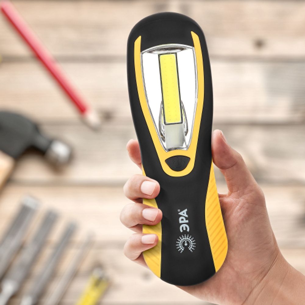 Светодиодный фонарь ЭРА Рабочие Практик RB-701 ручной на батарейках магнит крючок Soft-touch | Рабочие  фонари