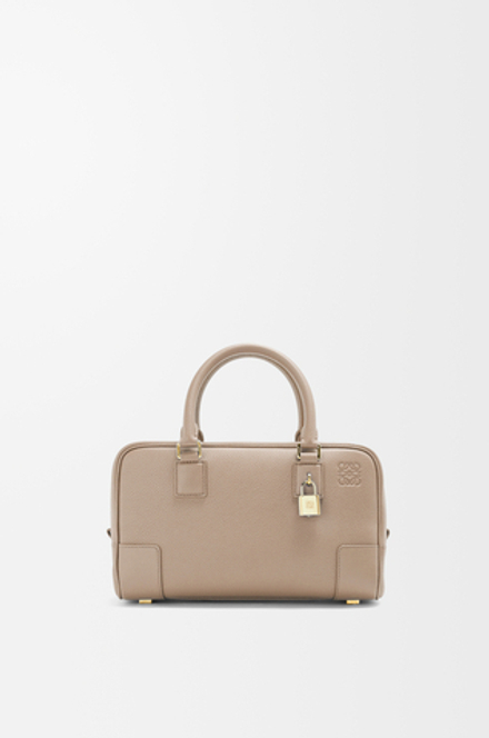 Loewe Сумка Amazona 23 из мягкой зернистой телячьей кожи, песочный
