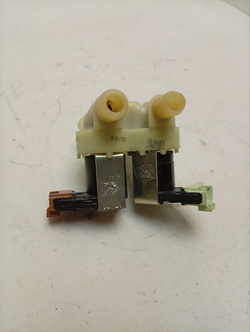 ZWQ5105 кт13 Клапан подачи воды 2x180 к стиральным машинам Electrolux AEG Zanussi 1325186110 б/у