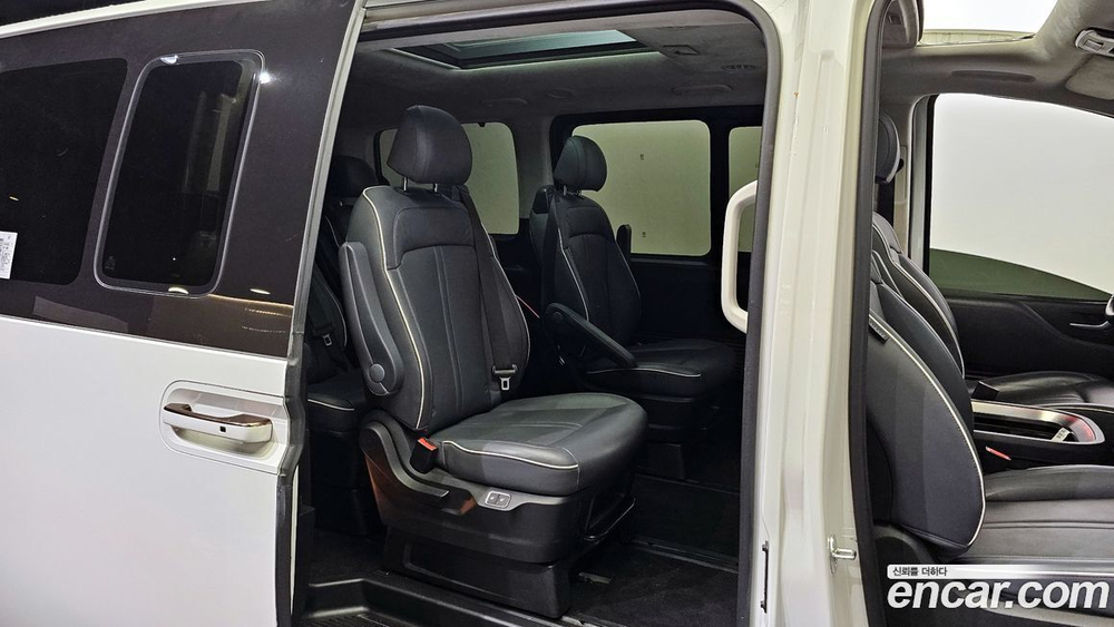 Hyundai Staria 4WD 라운지 9-и местный (12.2022)