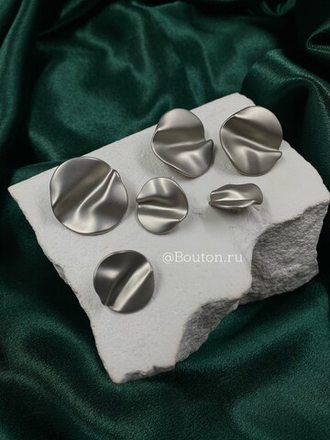 Пуговицы мятые в матовом серебре