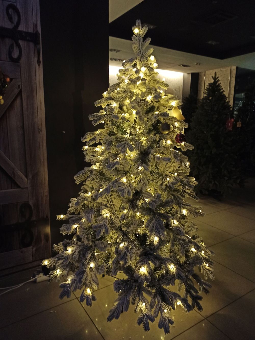 Ель заснеженная «Аляска» с 2в1 встроенной гирляндой (Литая+пвх) от 1.8 м до 3 м