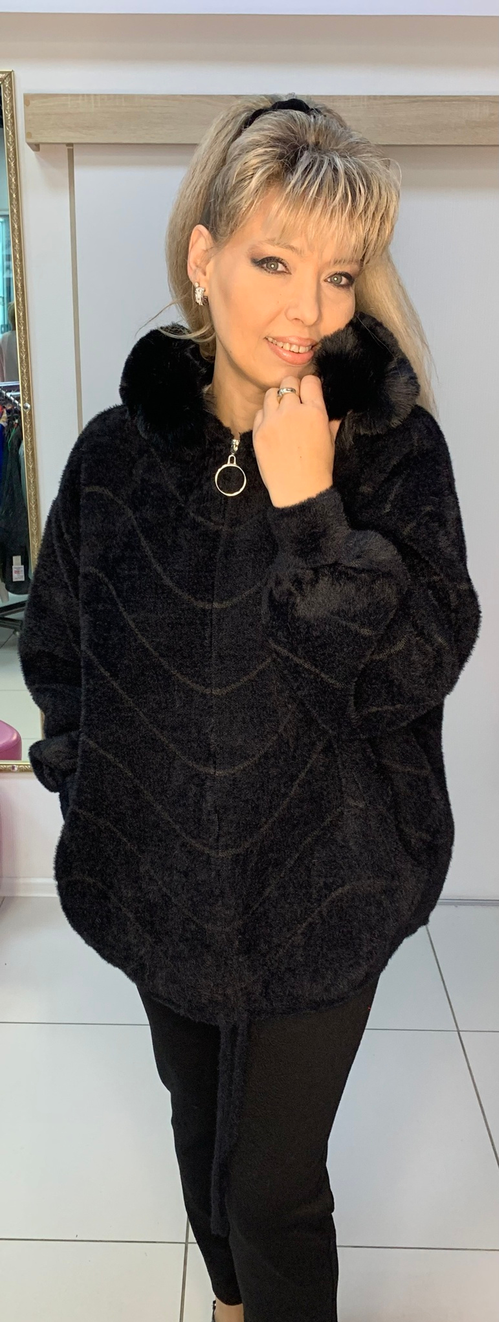 Белый жакет-куртка из альпака с капюшоном