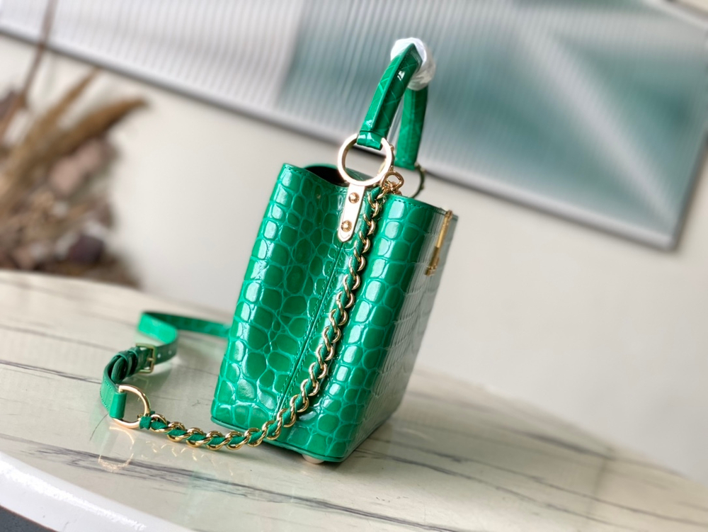 Louis Vuitton Capucines BB