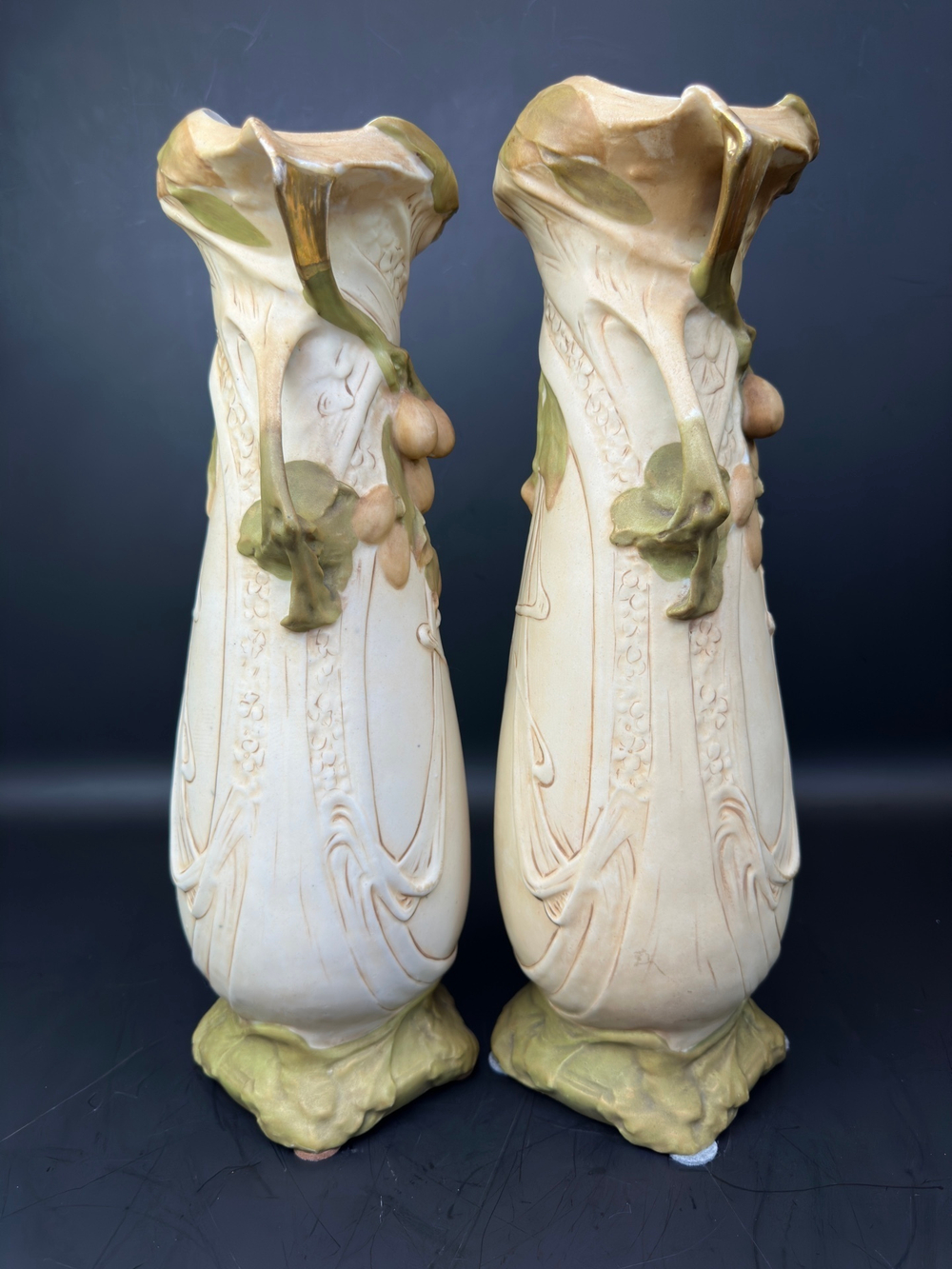 Парные вазы в стиле Модерн