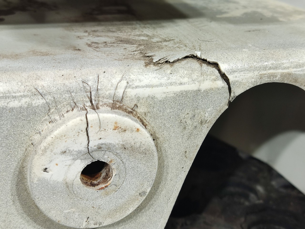 Корпус подножки левый 2022г