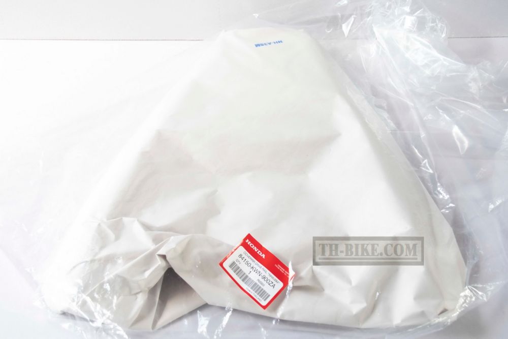 84150-KWN-900ZA. COVER, RR. GARB RAIL *NHA35*