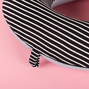 Подушка дорожная Stripes Black