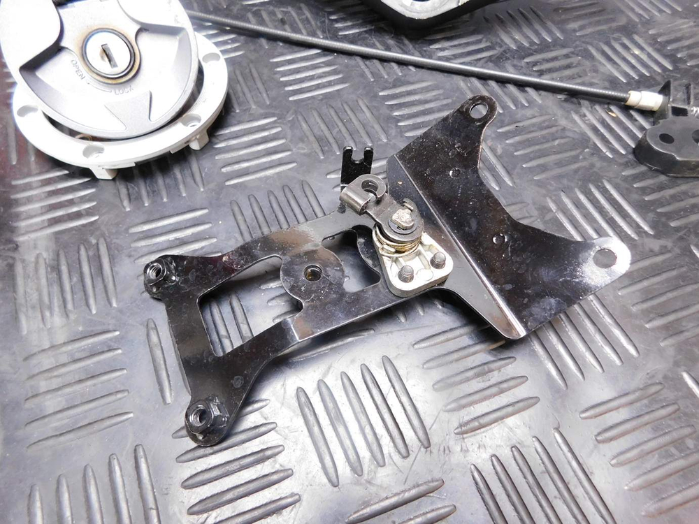 Замок зажигания Kawasaki Ninja 250R (комплект с траверсой)