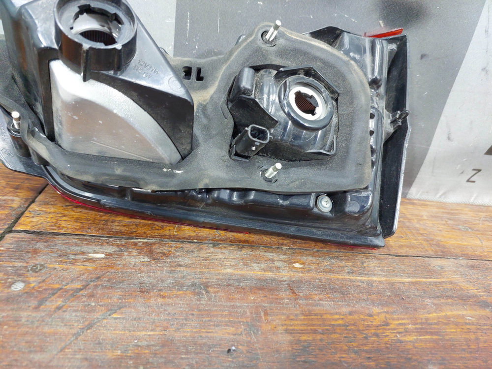 Фонарь задний левый с дефектом Nissan Qashqai 2 (J11) 13-17 Б/У Оригинал 265554EA5E