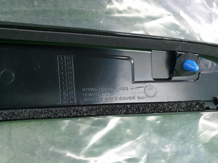 Спойлер крышки багажника правый Kia Carnival 4 (2020-н.в.)