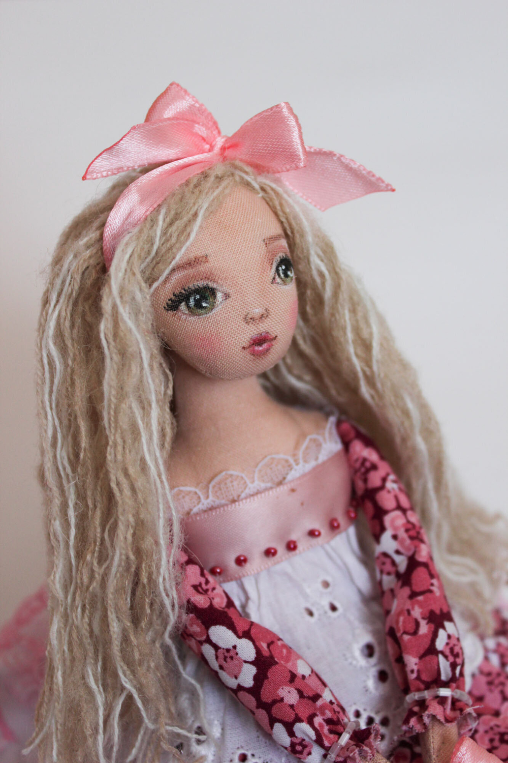 Как сделать прическу текстильной кукле из пряжи для вязания своими руками. Пошаговый электронный мастер-класс в формате pdf для начинающих и продолжающих