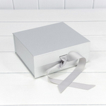 Коробка сборная 20х18х18 см на магнитах (Серебряный)
